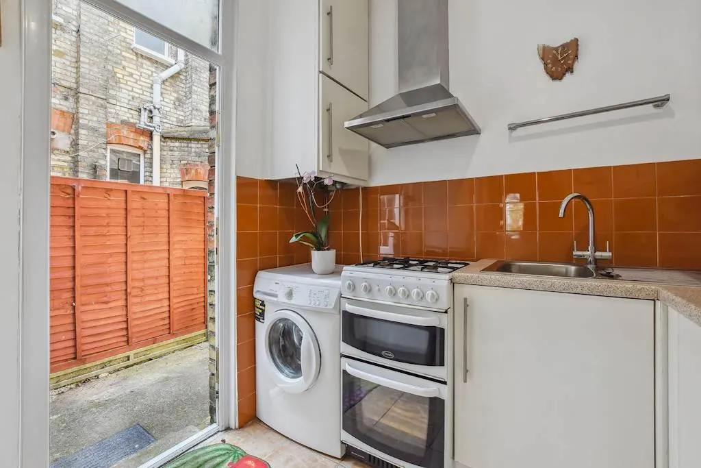 Sylvan Avenue, London, N22, photo 11