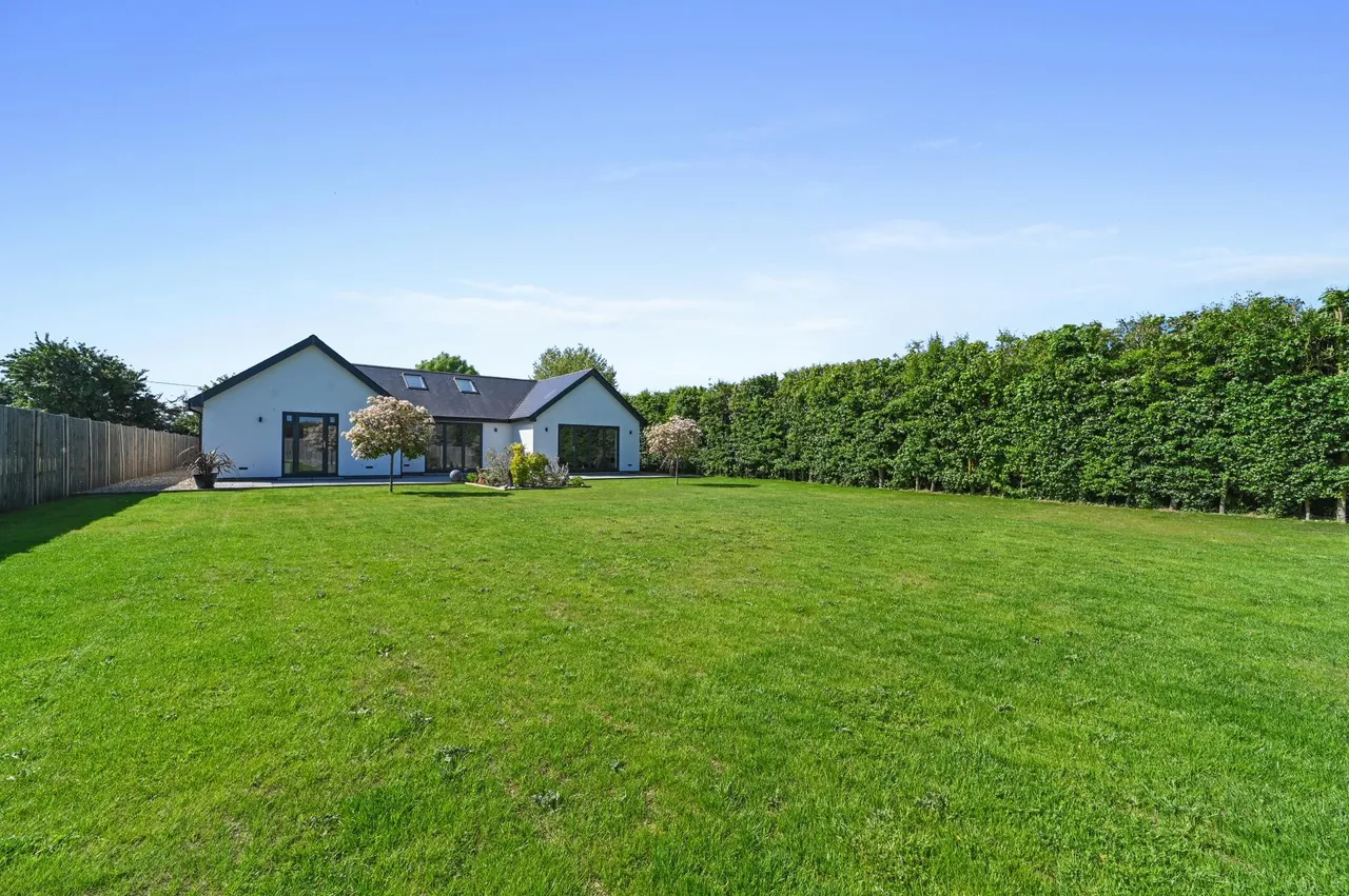 Harwich Road, Lawford, photo 35