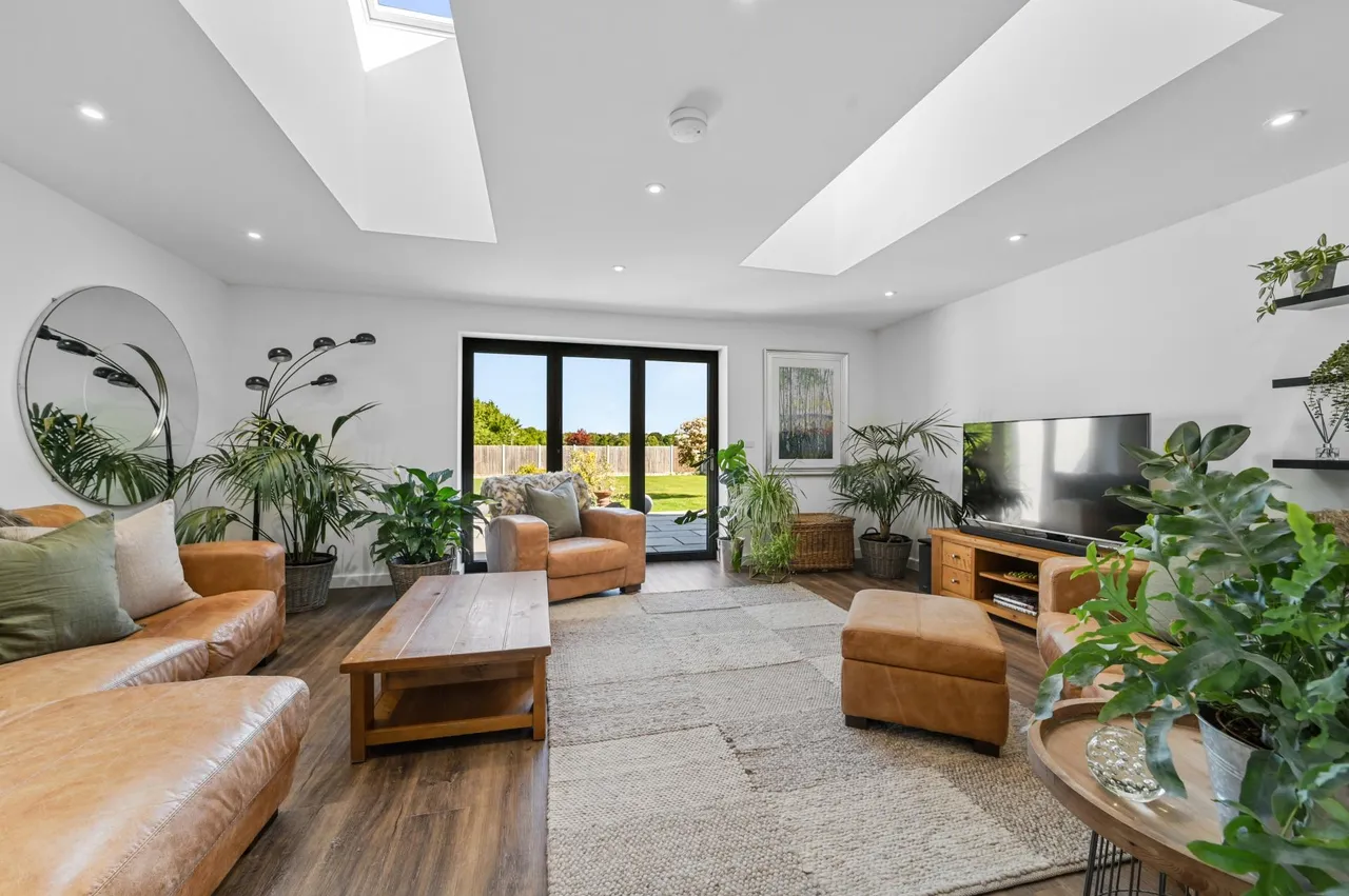 Harwich Road, Lawford, photo 15