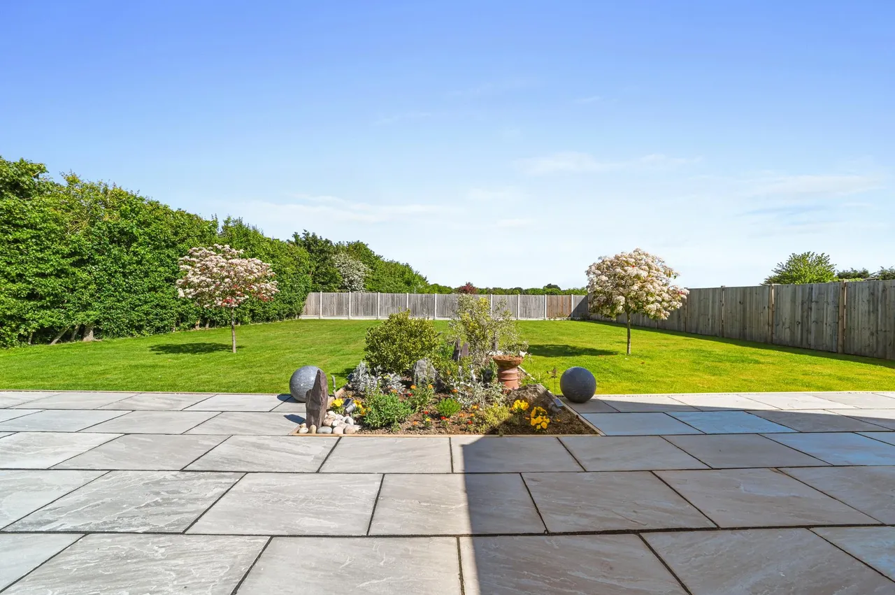 Harwich Road, Lawford, photo 34