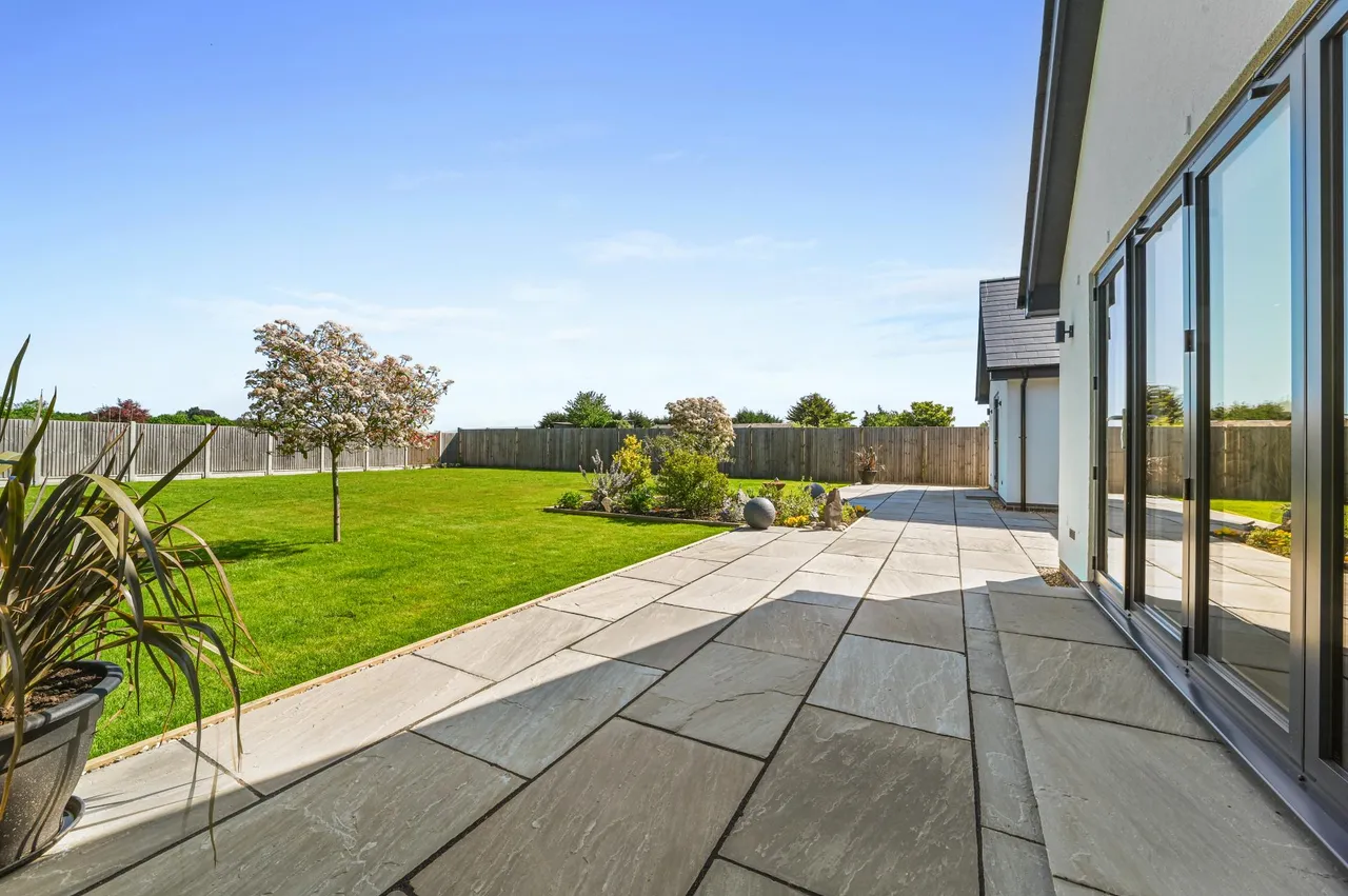 Harwich Road, Lawford, photo 32