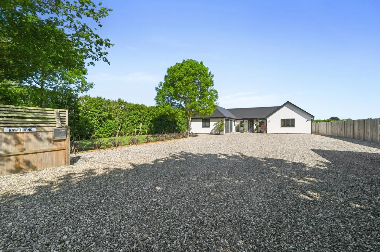 Harwich Road, Lawford, photo 29