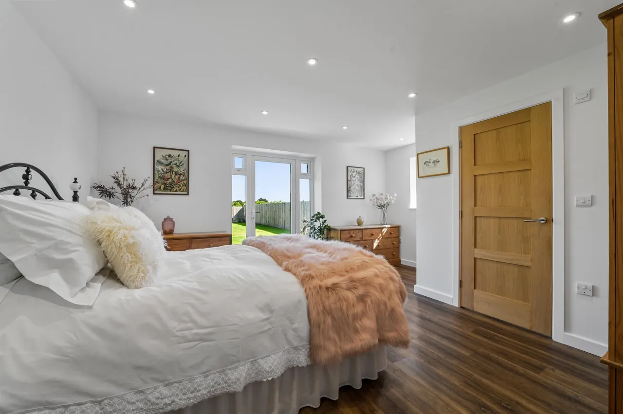 Harwich Road, Lawford, photo 16