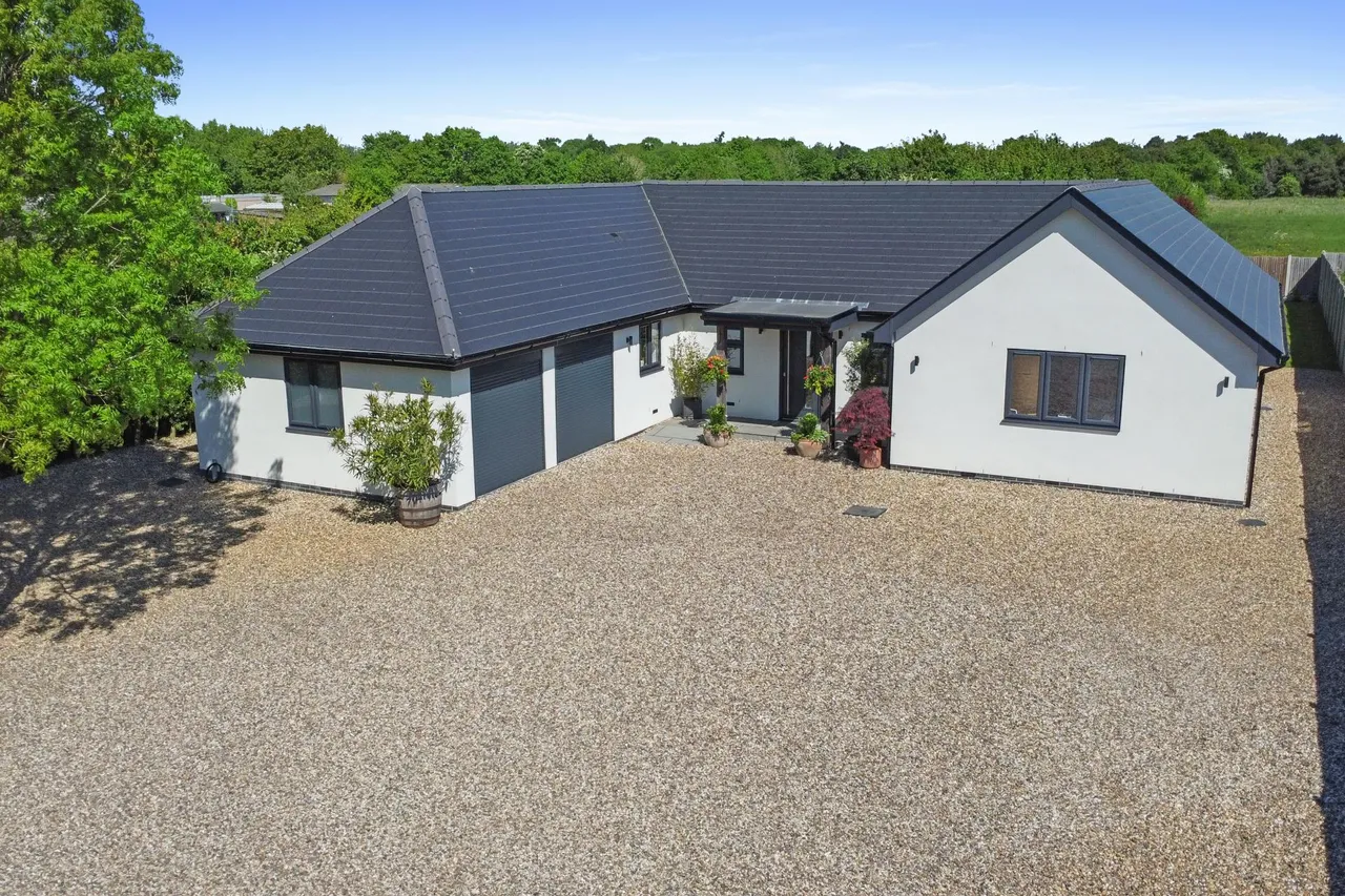 Harwich Road, Lawford, photo 31