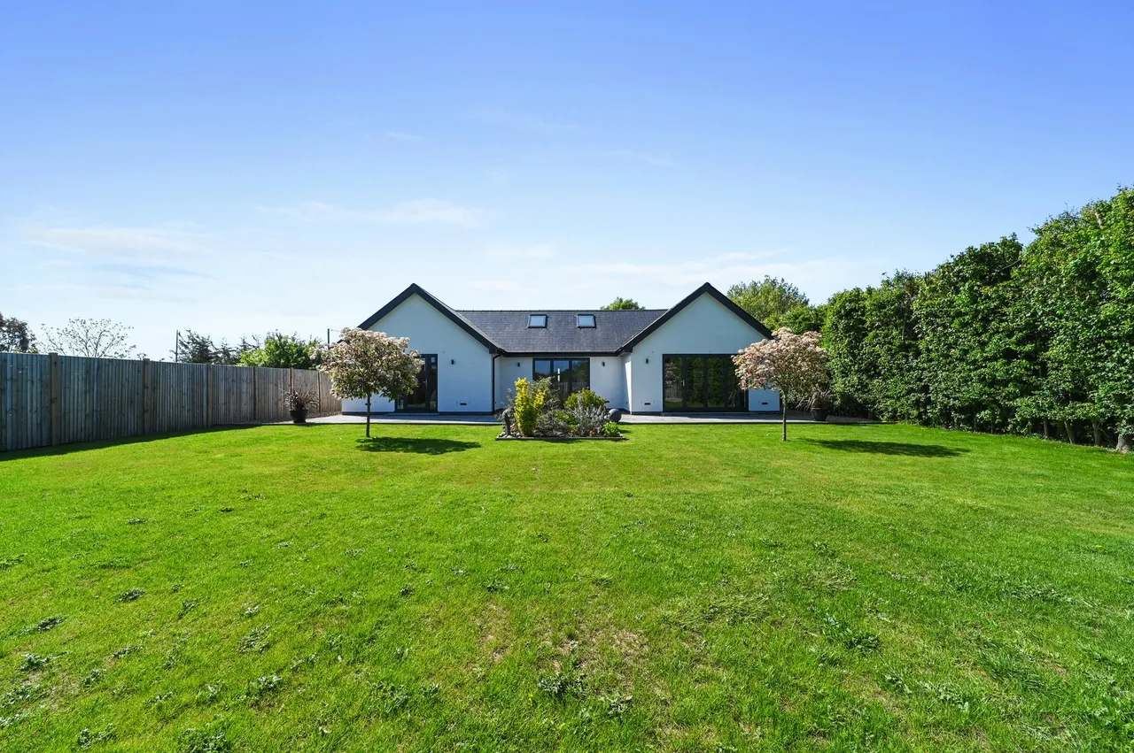 Harwich Road, Lawford, photo 36
