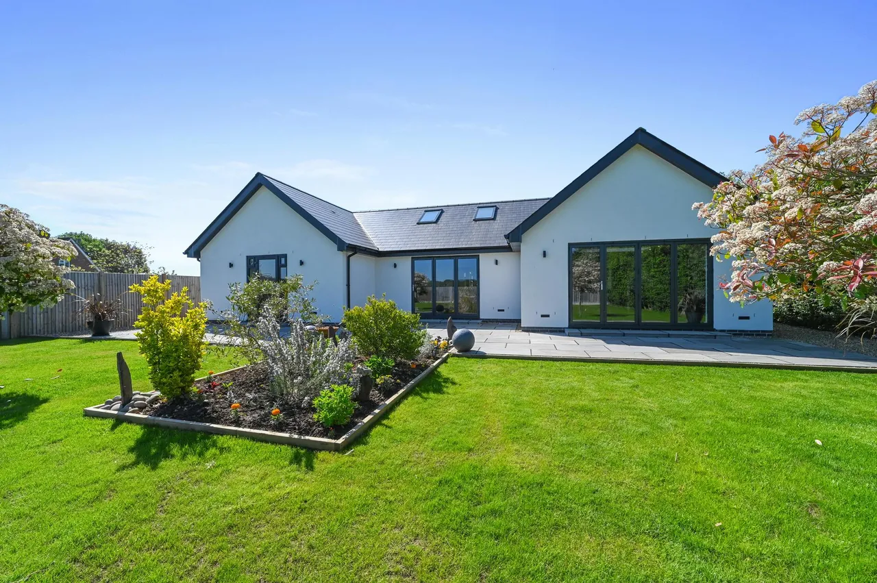 Harwich Road, Lawford, photo 39