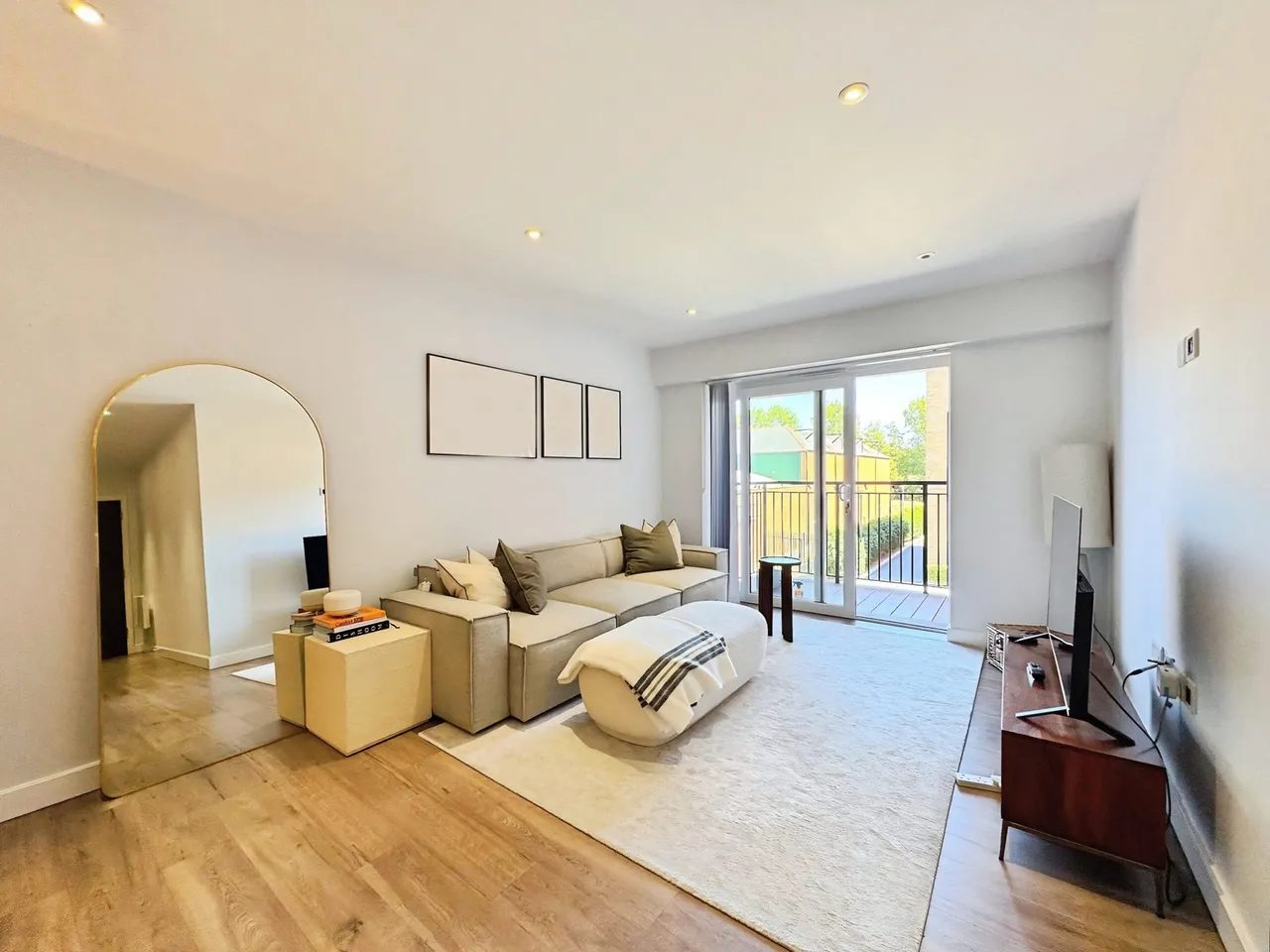 2 bed flat for sale, Beaufort Square, NW9
