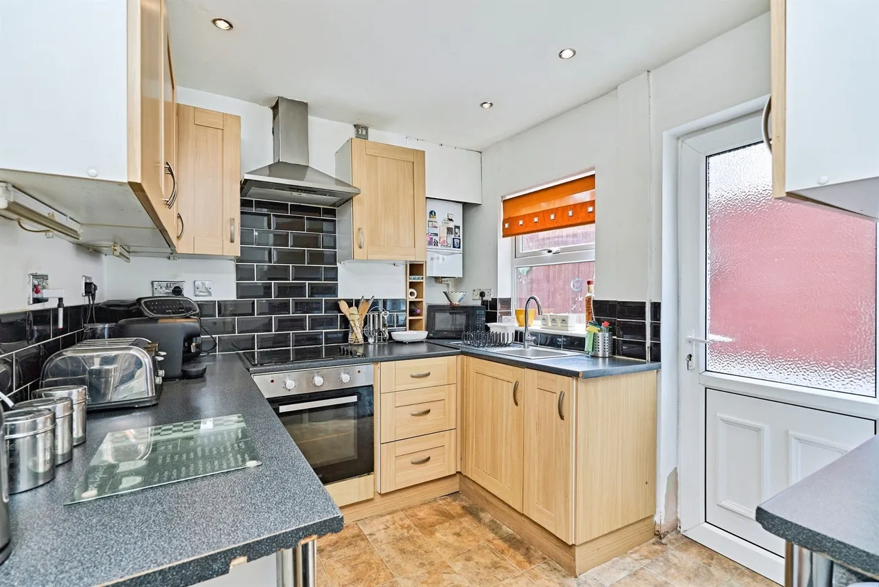 Avenue Road, Wednesbury, WS10, photo 3