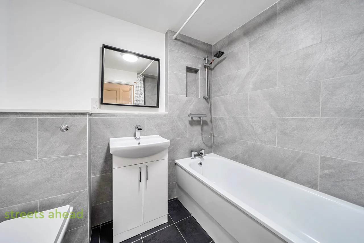 Selhurst Road, London, SE25, photo 5