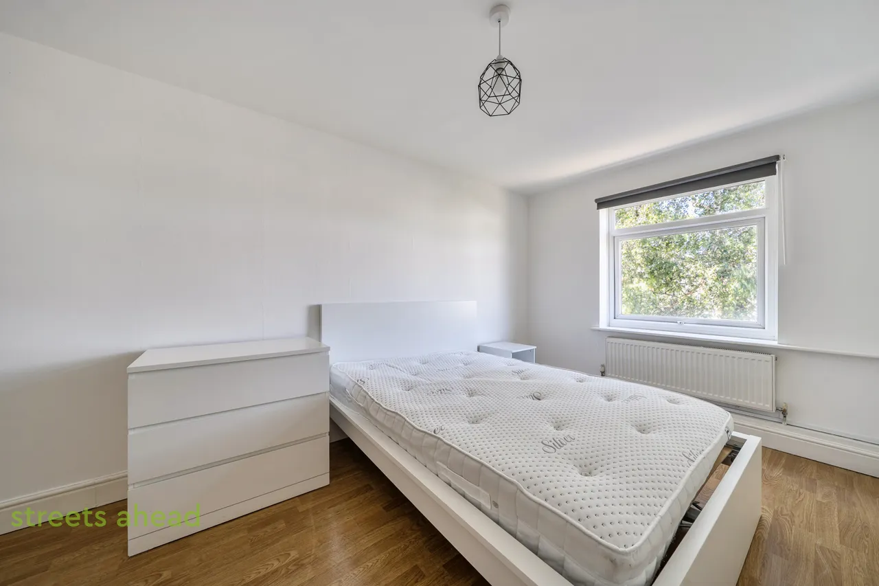 Selhurst Road, London, SE25, photo 4