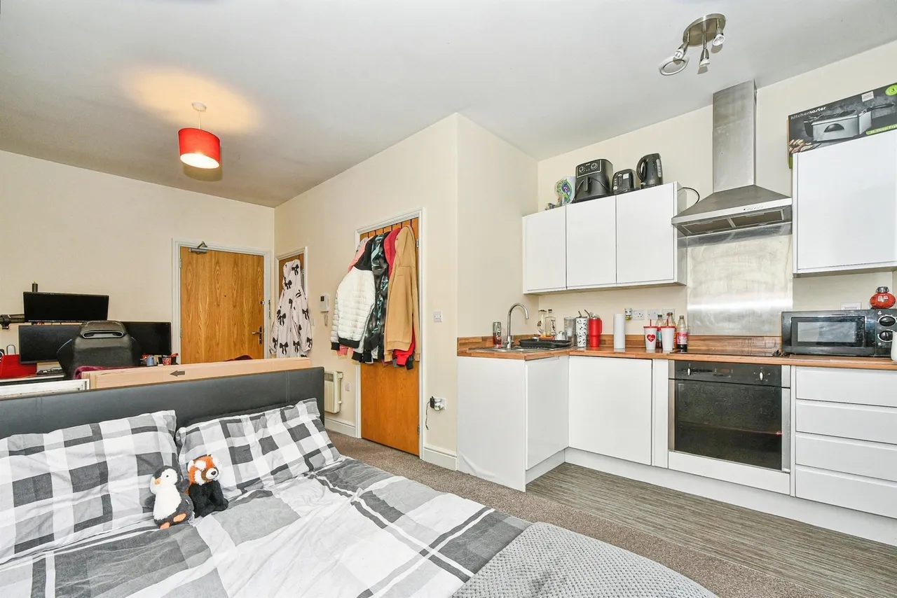 Farnsby Street, Swindon, SN1, photo 2