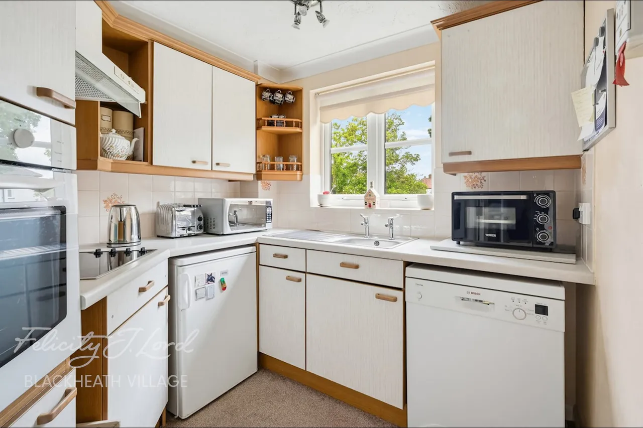 Marvels Lane, London, SE12, photo 4