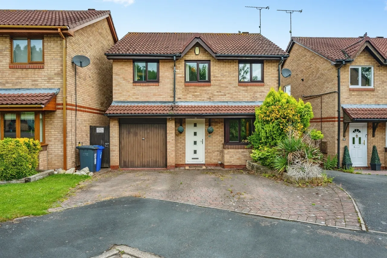 4 bed house for sale, Redwood Drive, Burton-On-Trent, DE15