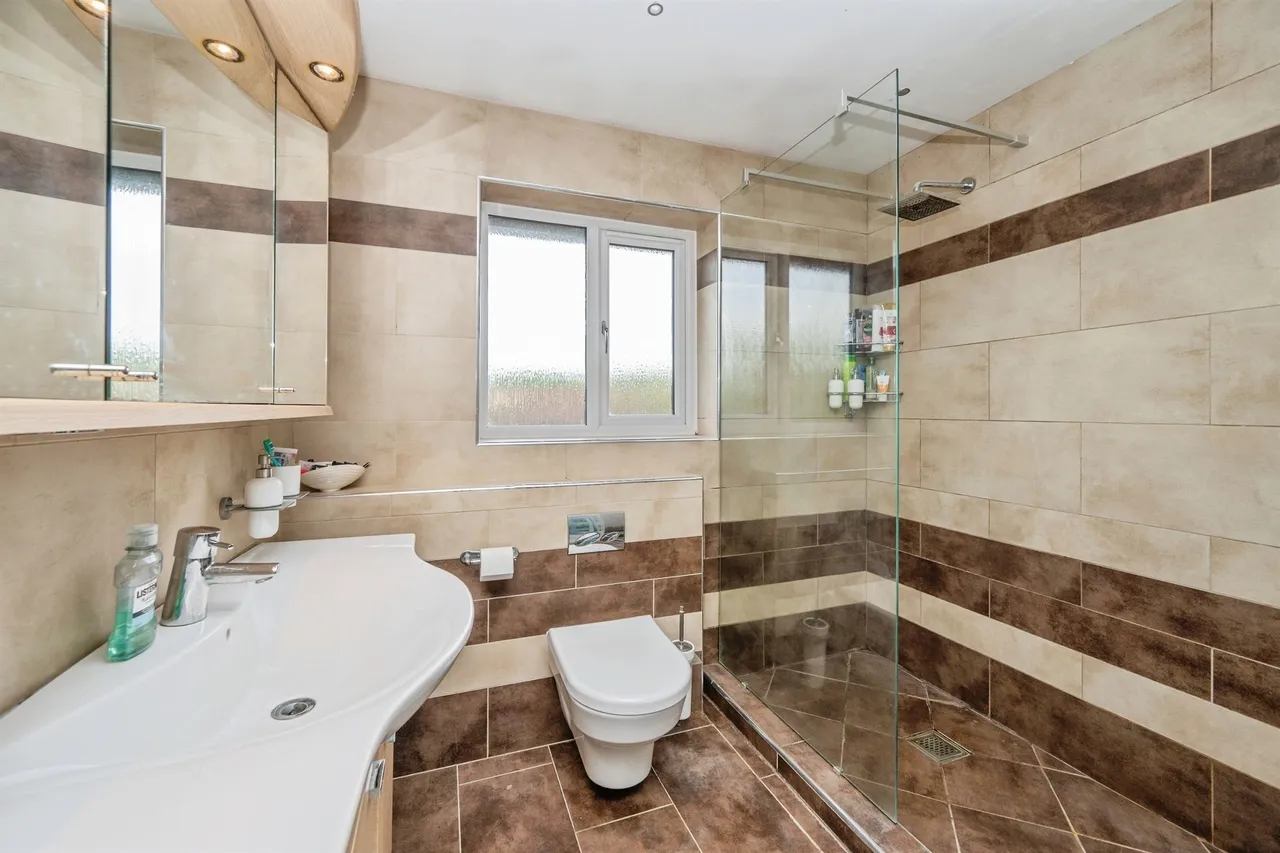 Redwood Drive, Burton-On-Trent, DE15, photo 13