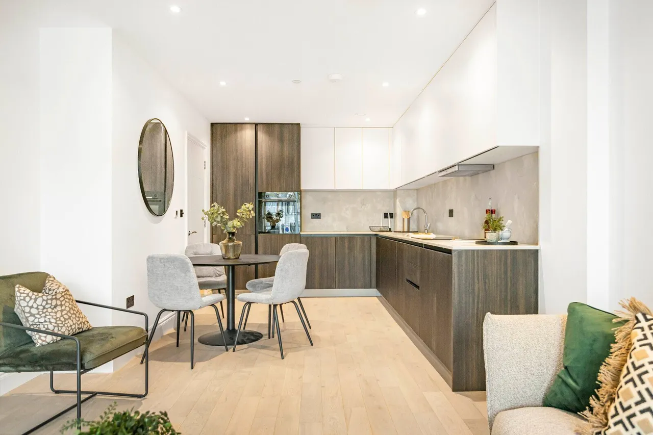 High Road, Leyton, E10, photo 6