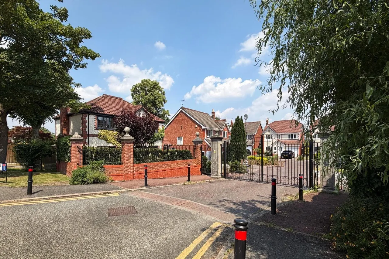 Byrons Drive, Timperley WA15 6JF, photo 32