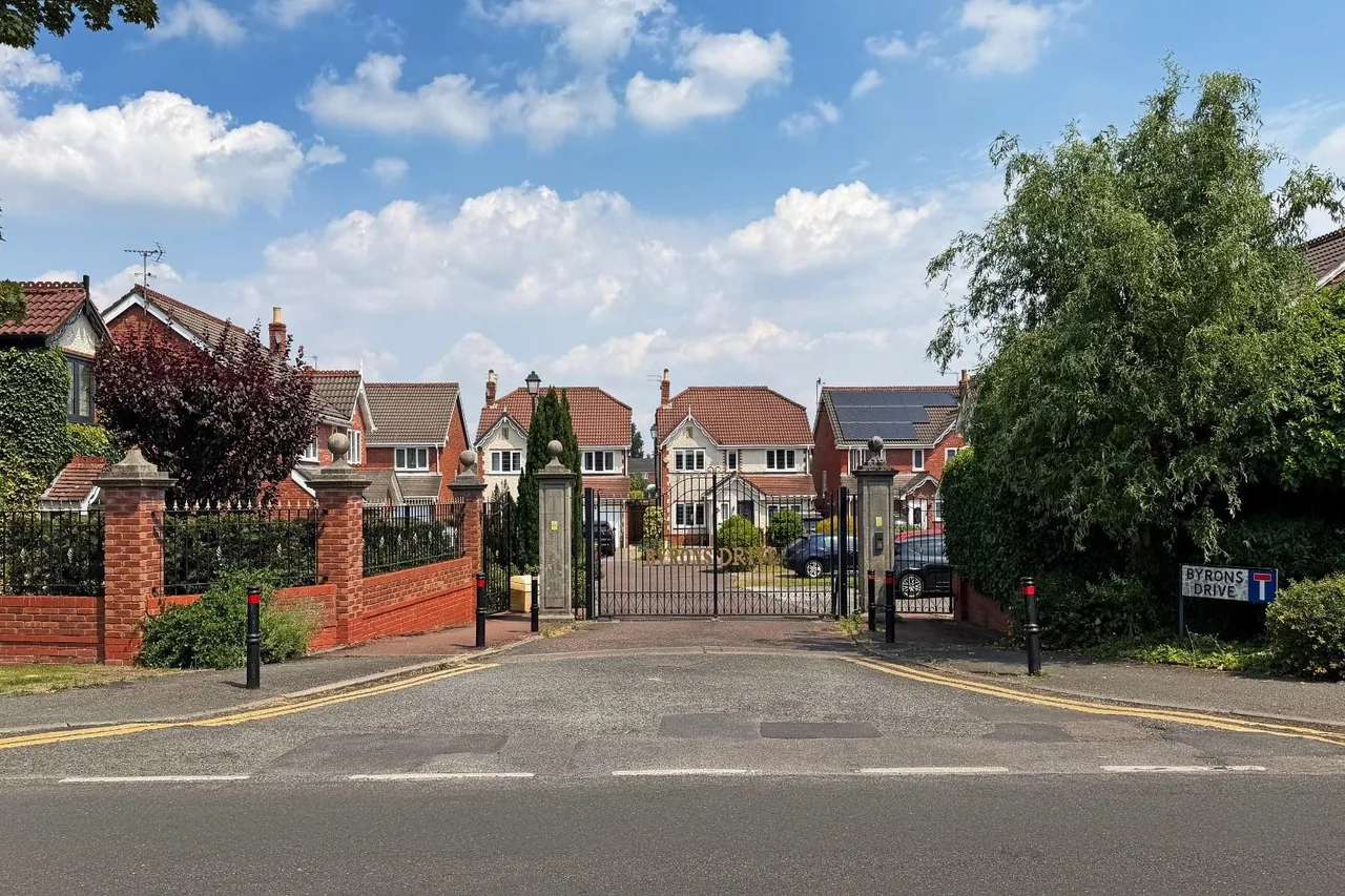 Byrons Drive, Timperley WA15 6JF, photo 33