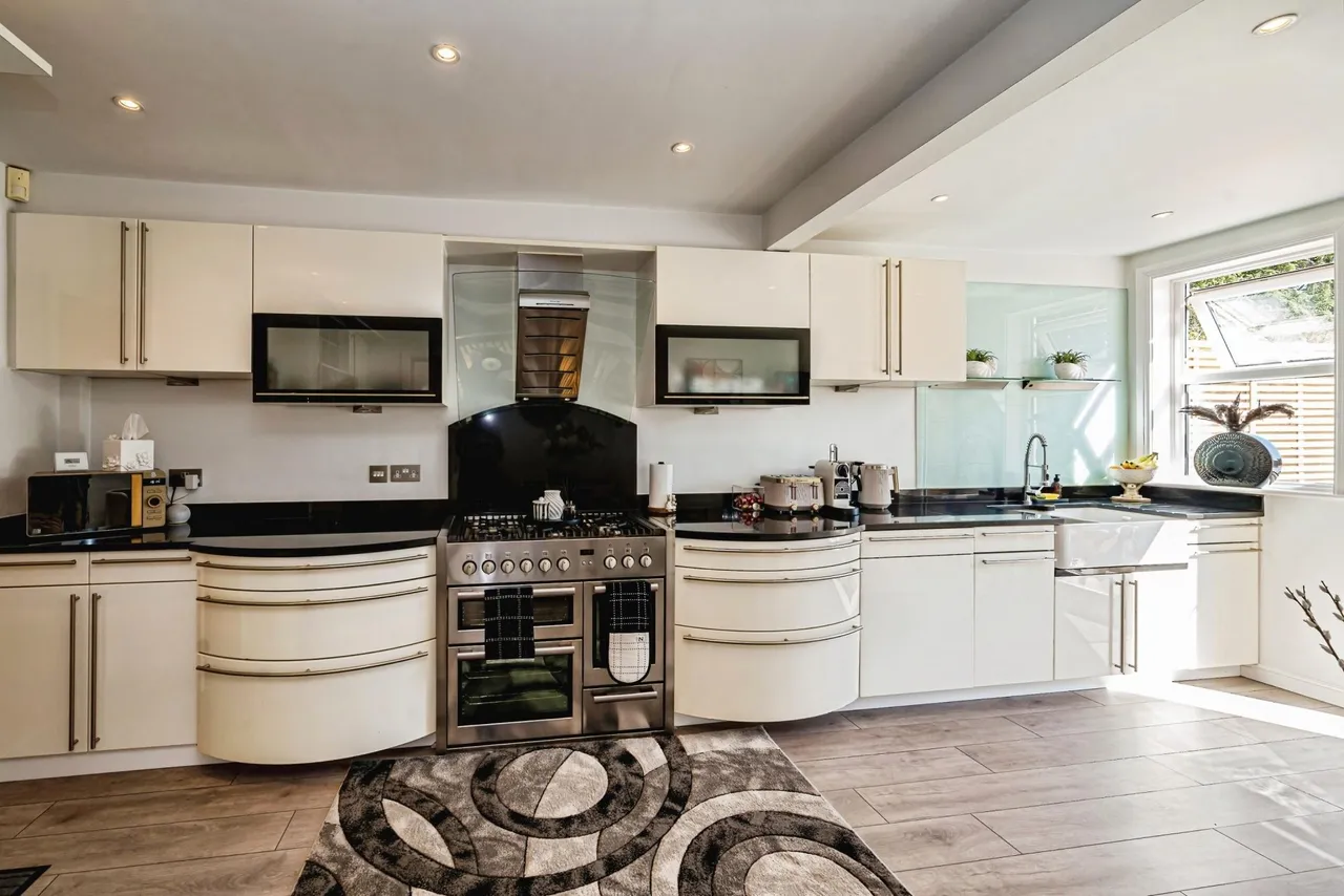 Beech Tree Road, Holmer Green, HP15, photo 5