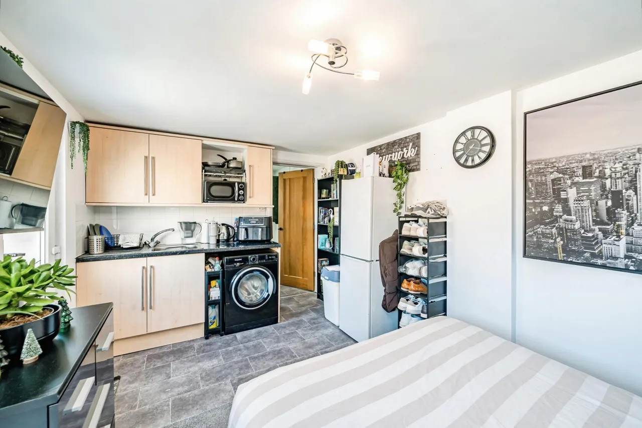 Beech Tree Road, Holmer Green, HP15, photo 27