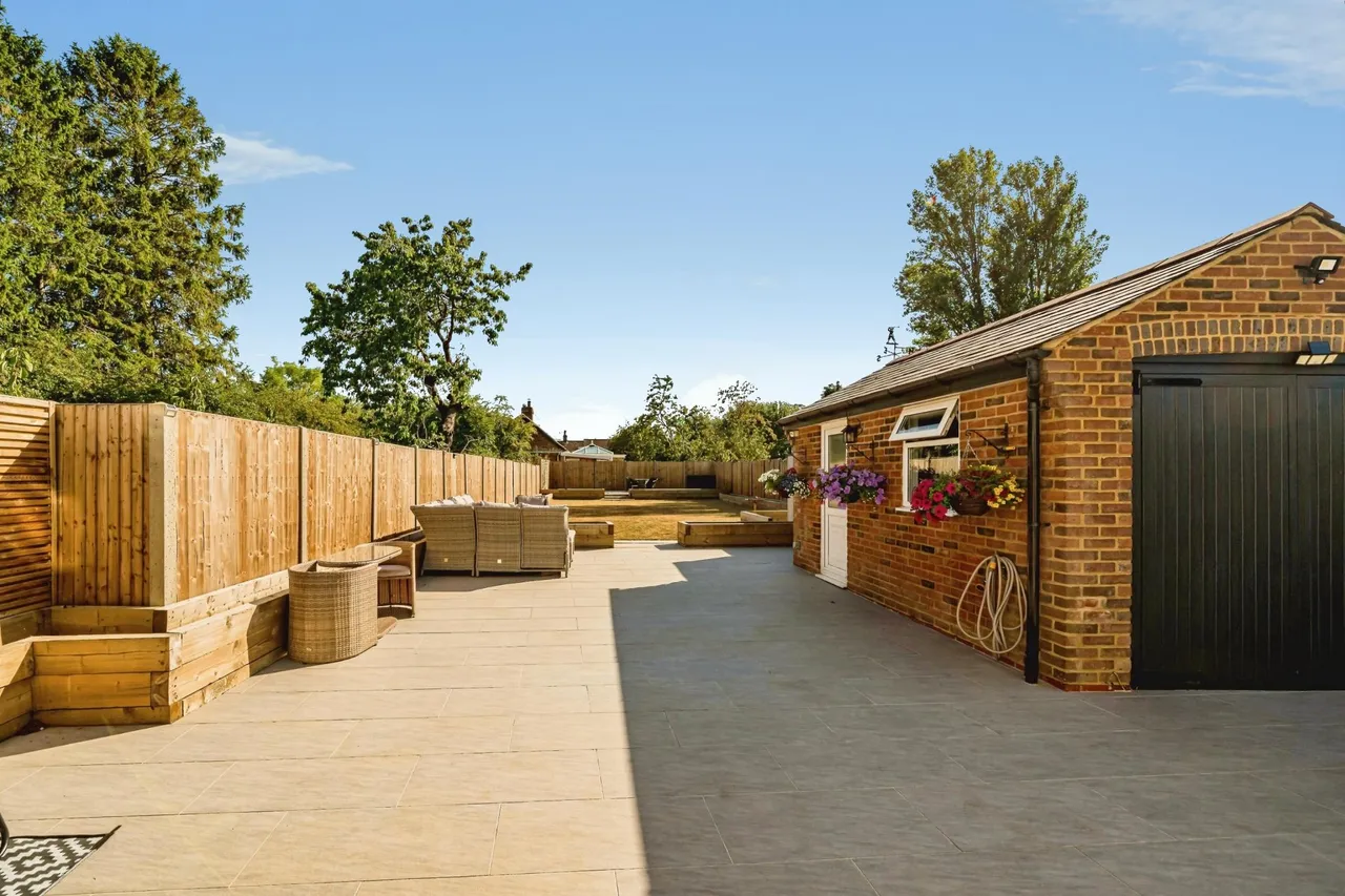 Beech Tree Road, Holmer Green, HP15, photo 26