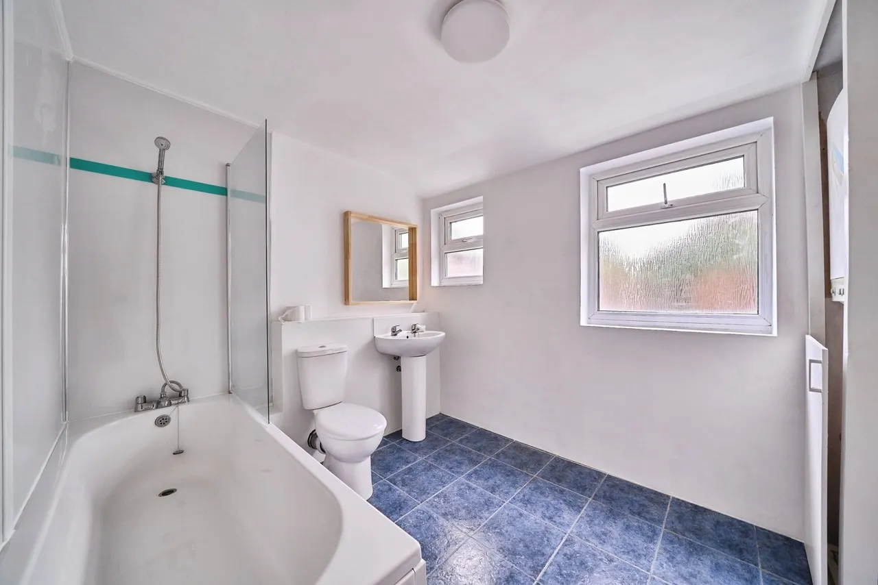 Salisbury Road, London, E7, photo 9