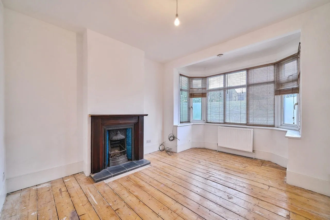1 bed flat for sale, Salisbury Road, London, E7
