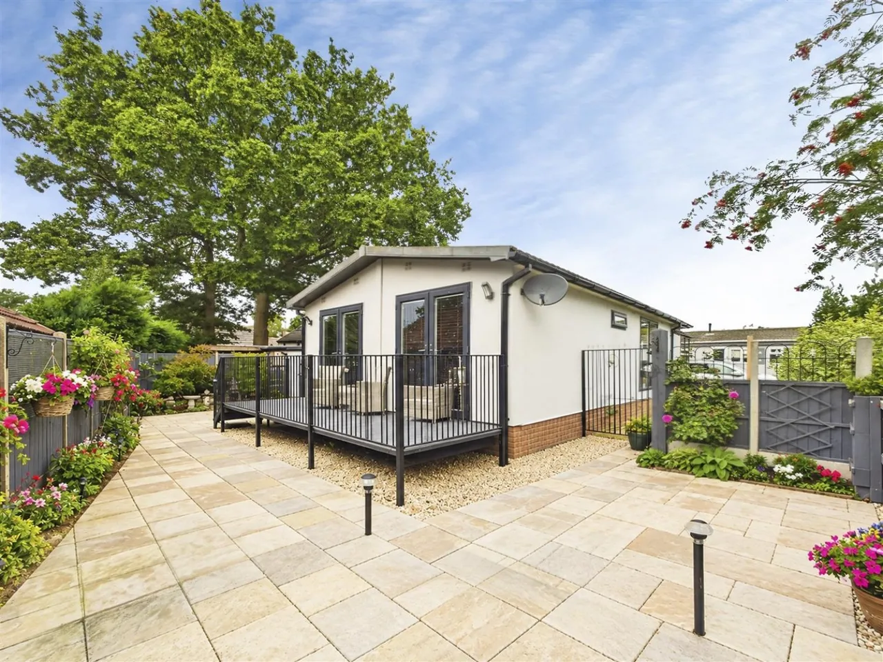 2 bed park home for sale — Broxburn Park, South Hykeham, Lincoln