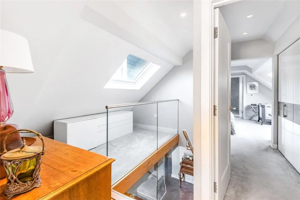 Wigton Lane, Leeds, LS17, photo 8