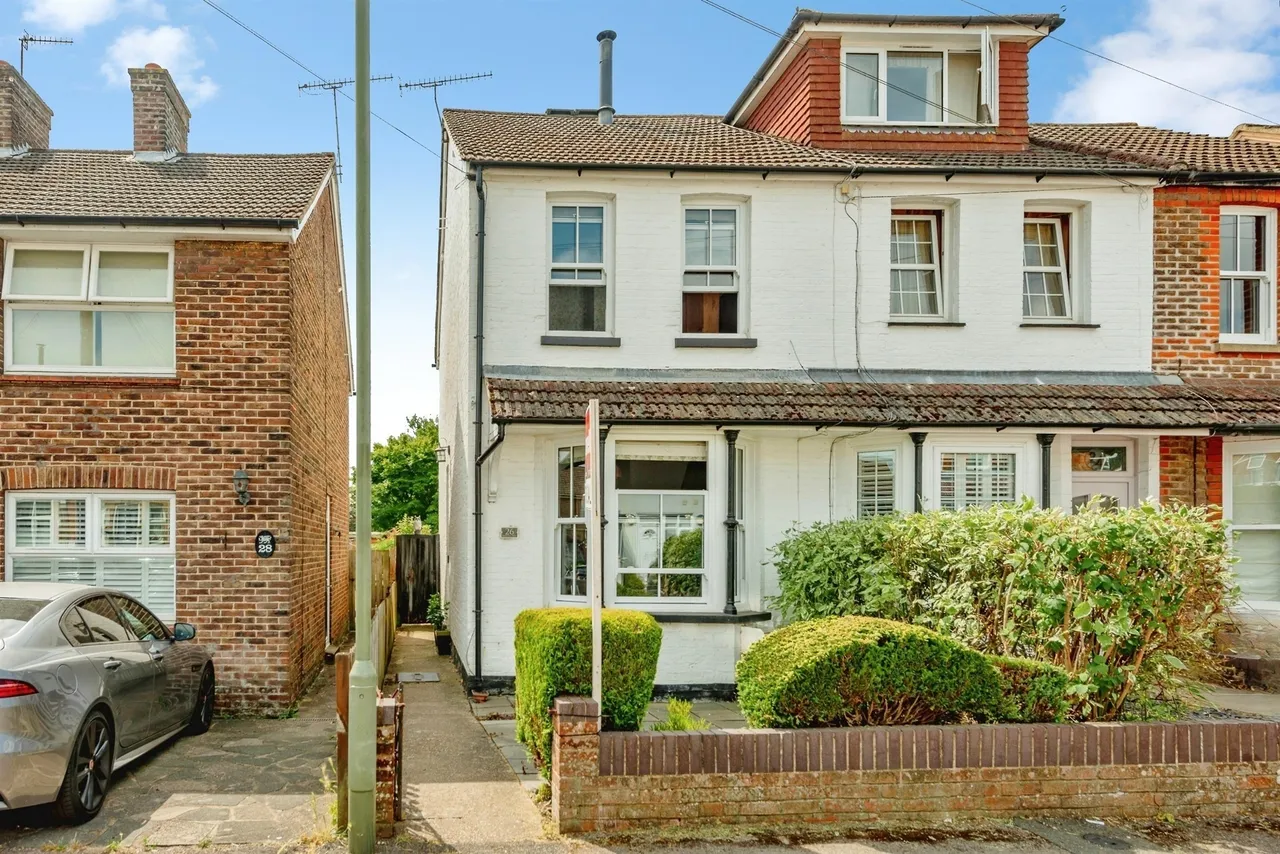2 bed house for sale — Endsleigh Road, Merstham, Redhill