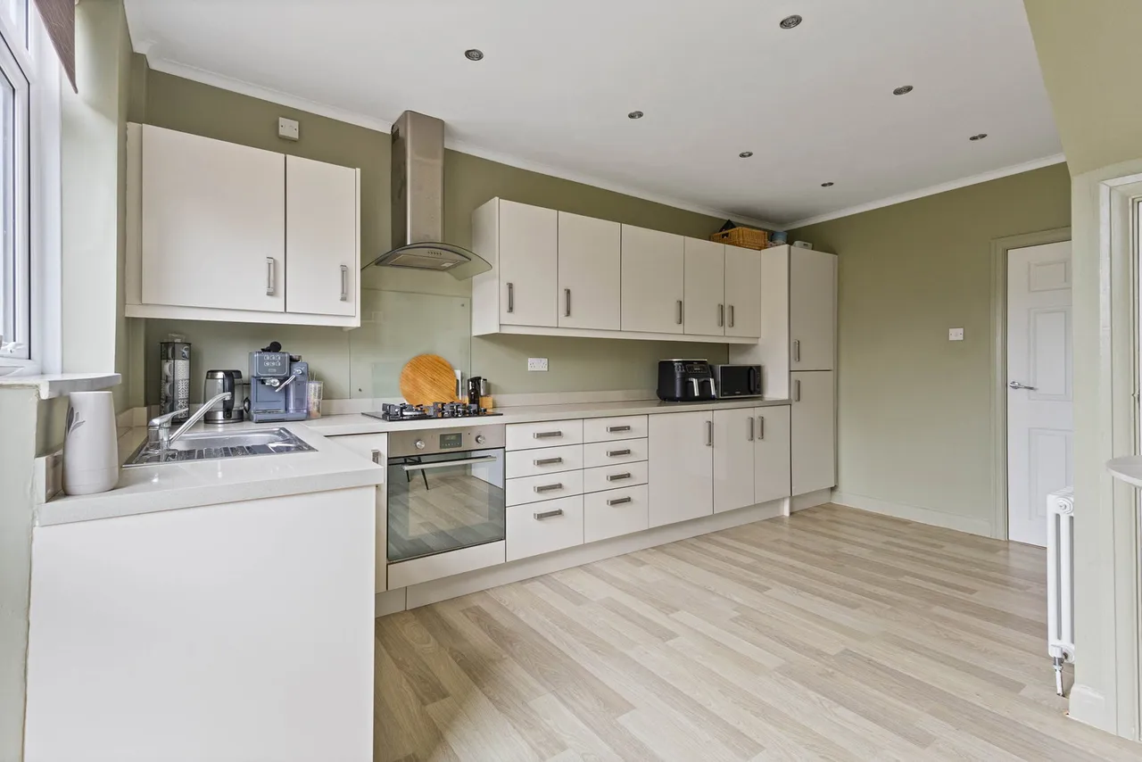 Sotheron Croft, Darrington, Pontefract, WF8 3AS, photo 4