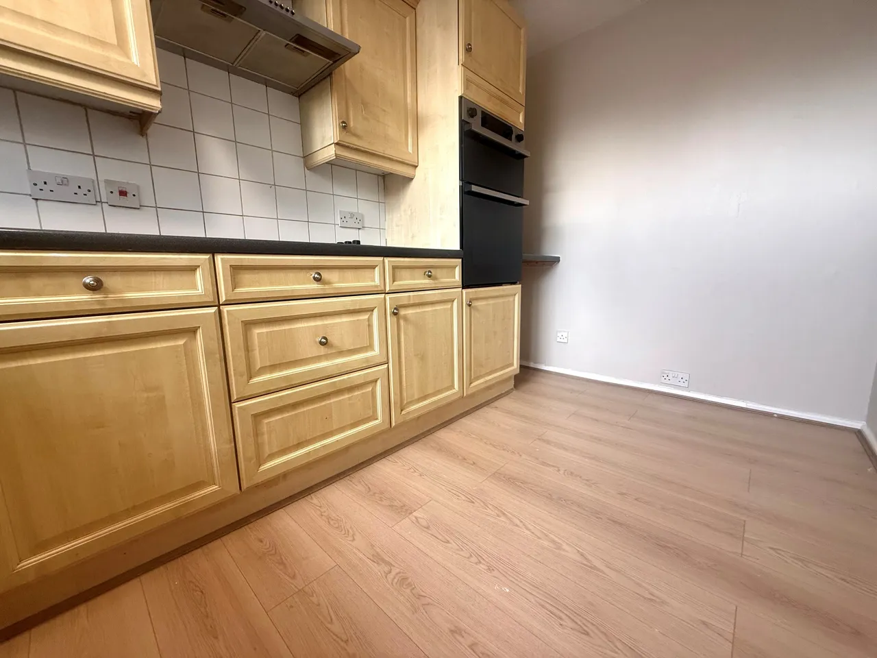 2 bed flat to rent — Rawdon Drive, HODDESDON
