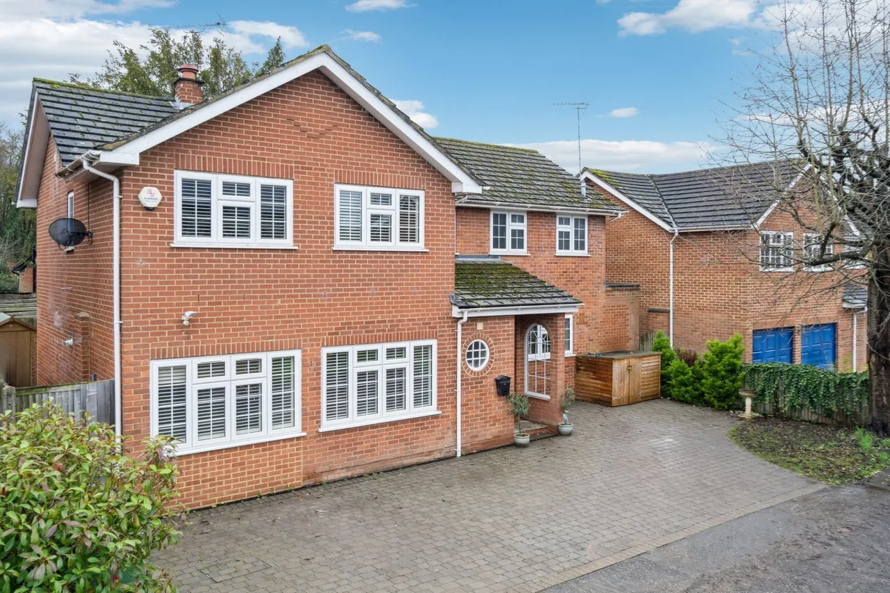 4 bed house for sale — Manor Farm Way, Seer Green, HP9