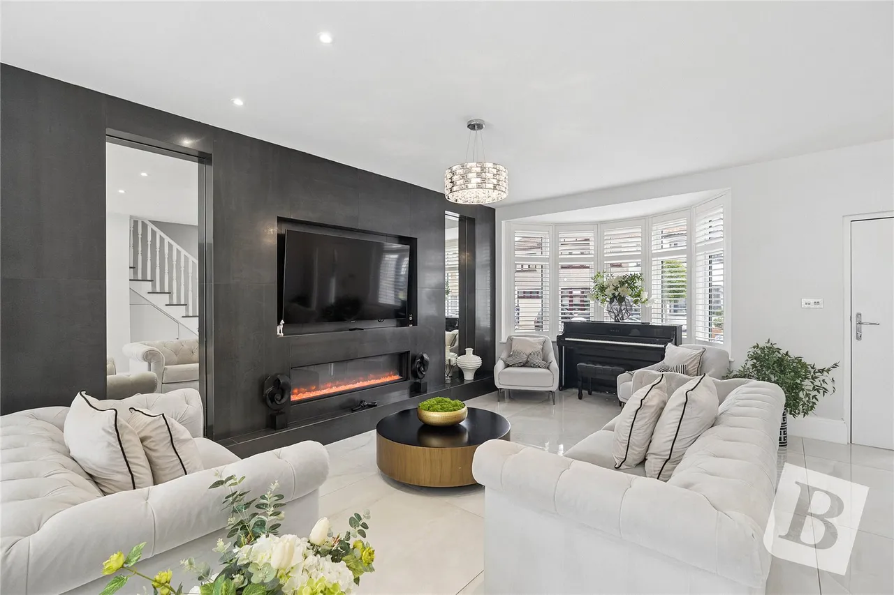 Parkside Avenue, Romford, RM1, photo 3