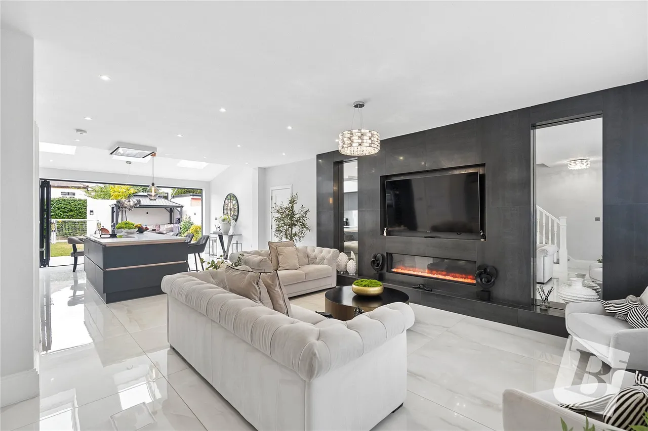 Parkside Avenue, Romford, RM1, photo 4