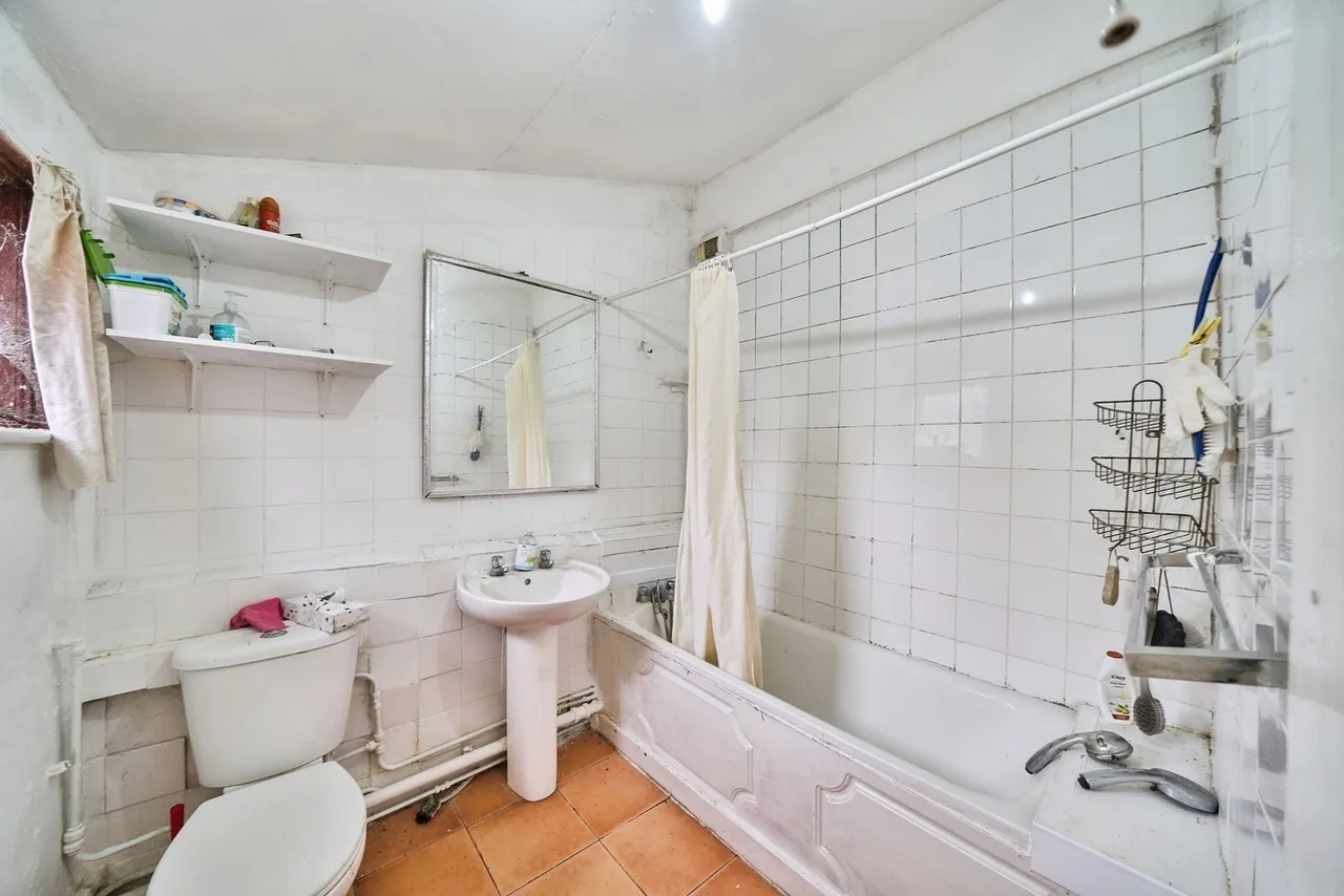 Buckingham Road, London, E15, photo 8