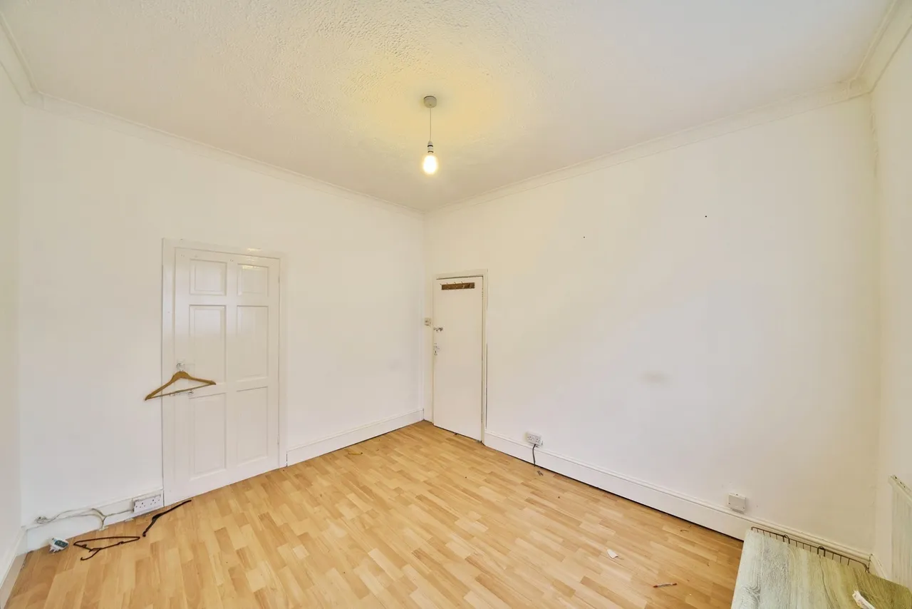 Buckingham Road, London, E15, photo 4