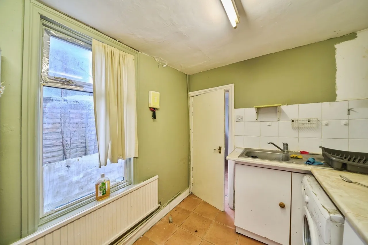 Buckingham Road, London, E15, photo 10