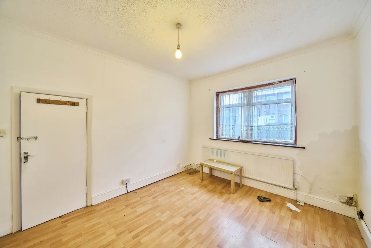 Buckingham Road, London, E15, photo 2