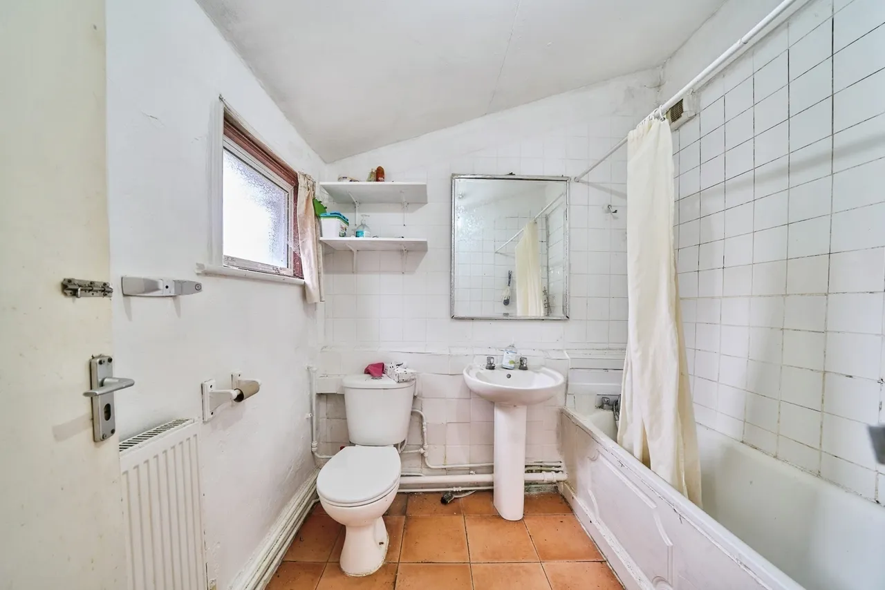 Buckingham Road, London, E15, photo 9