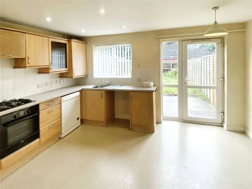 Spruce Road, Nuneaton, Warwickshire, CV10, photo 2