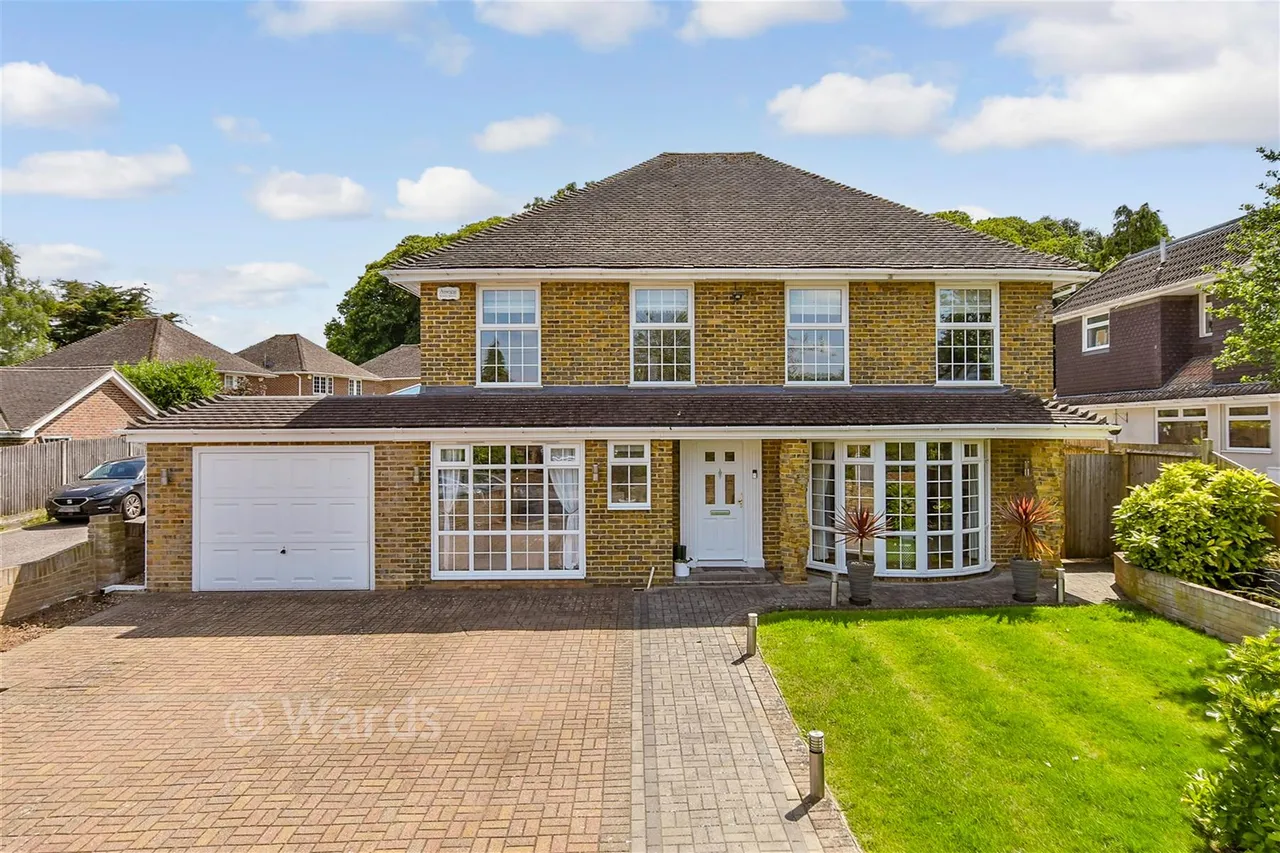 4 bed house for sale, Fairview Avenue, Wigmore, ME8