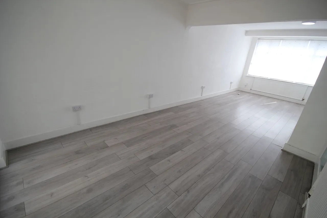 Castleton Avenue, Wembley, photo 4