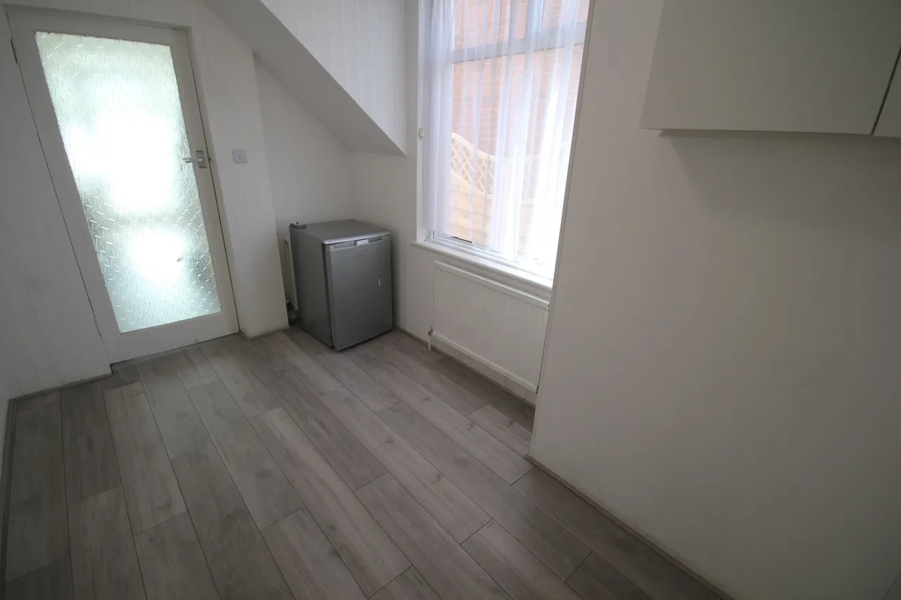 Castleton Avenue, Wembley, photo 8