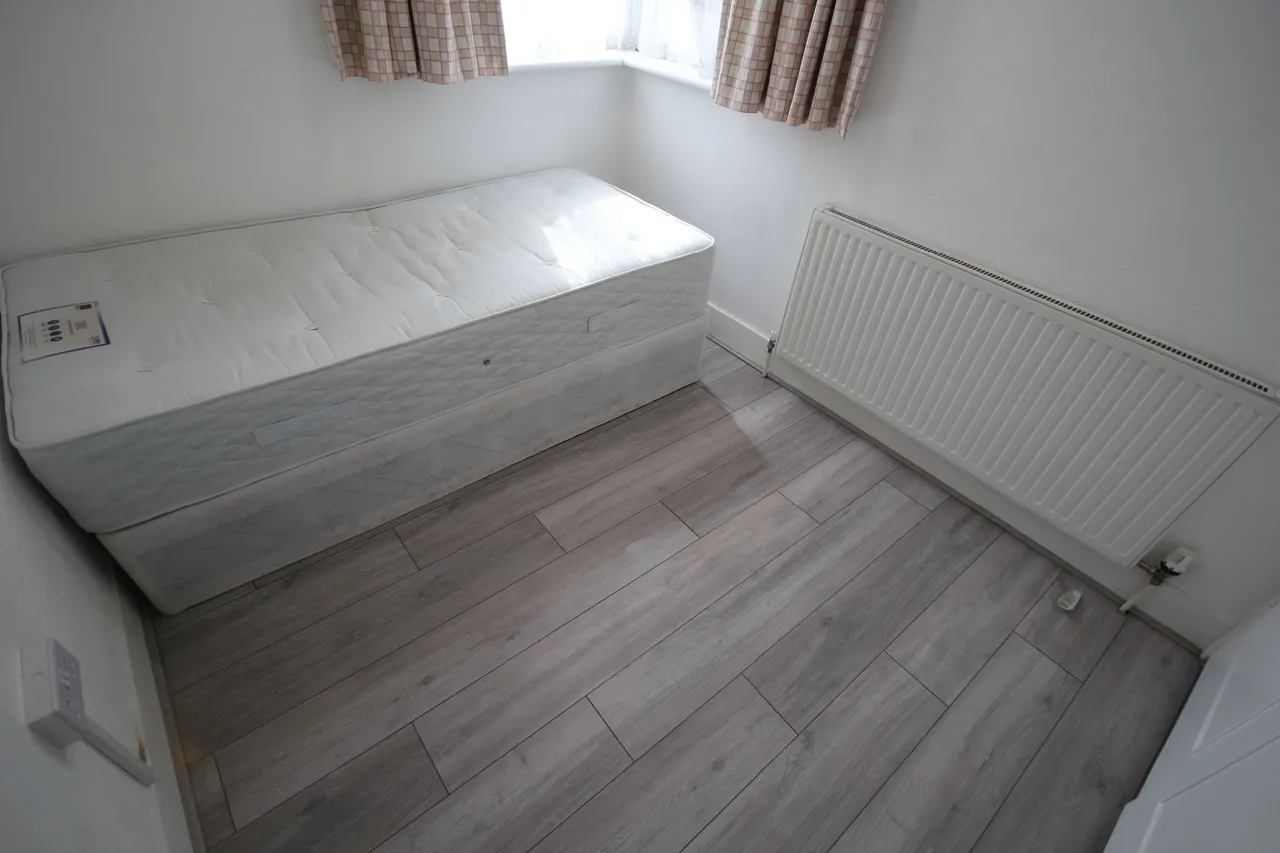 Castleton Avenue, Wembley, photo 9