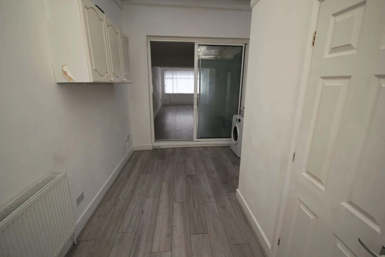 Castleton Avenue, Wembley, photo 5