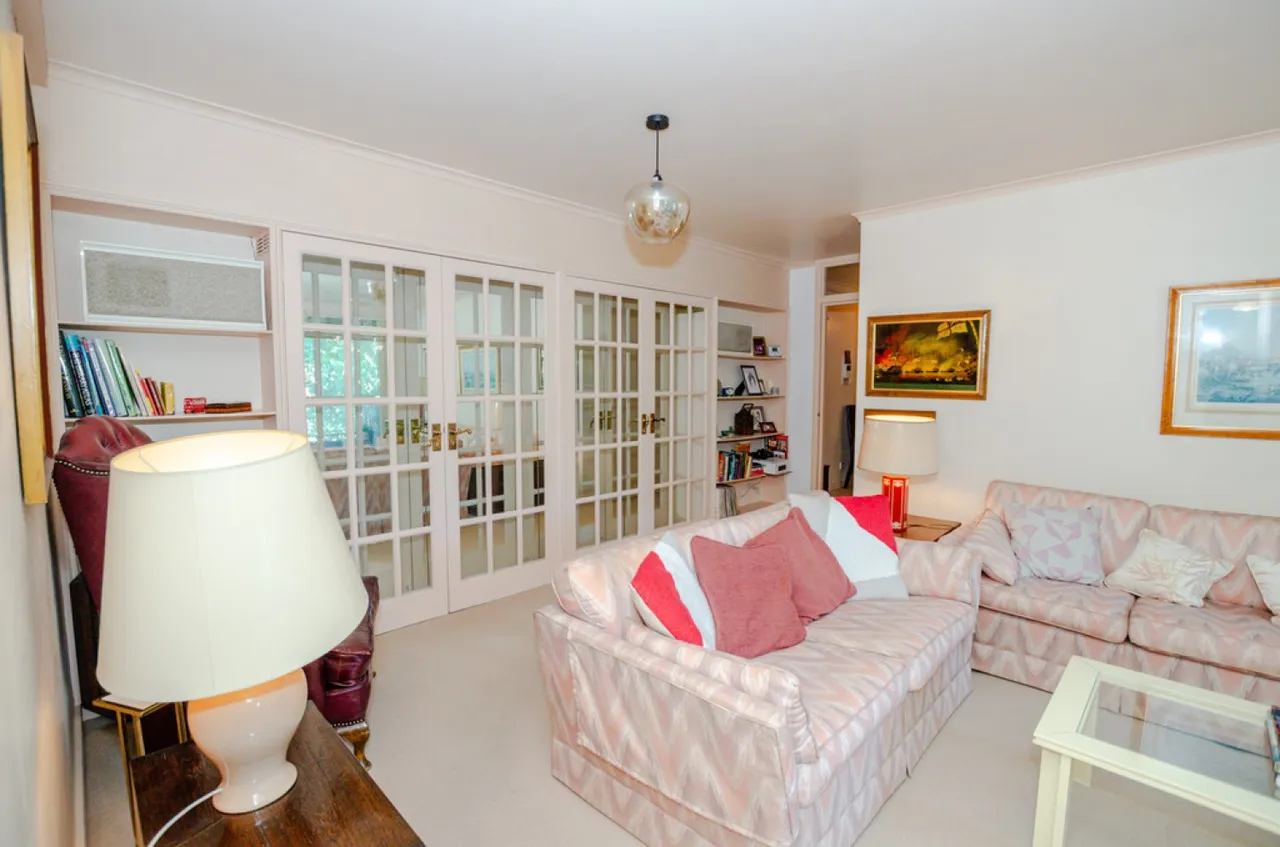 St Matthews Lodge, Oakley Square, photo 2