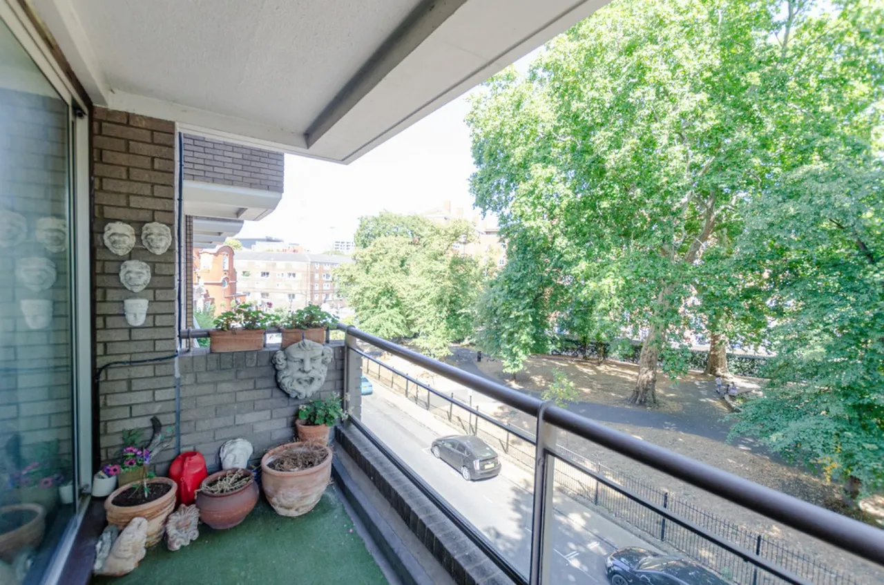 St Matthews Lodge, Oakley Square, photo 6