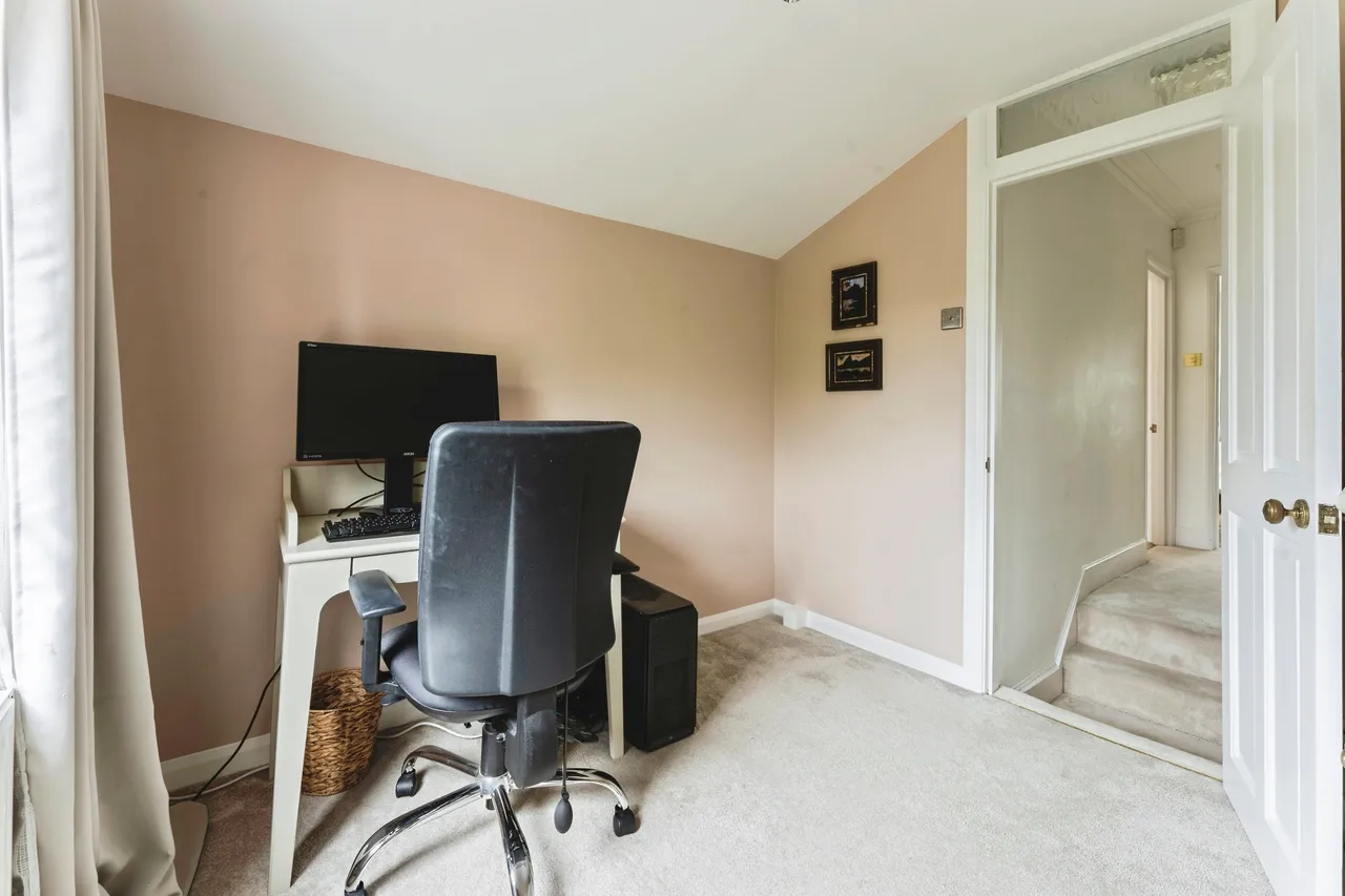 Salisbury Road, Gidea Park, RM2, photo 16