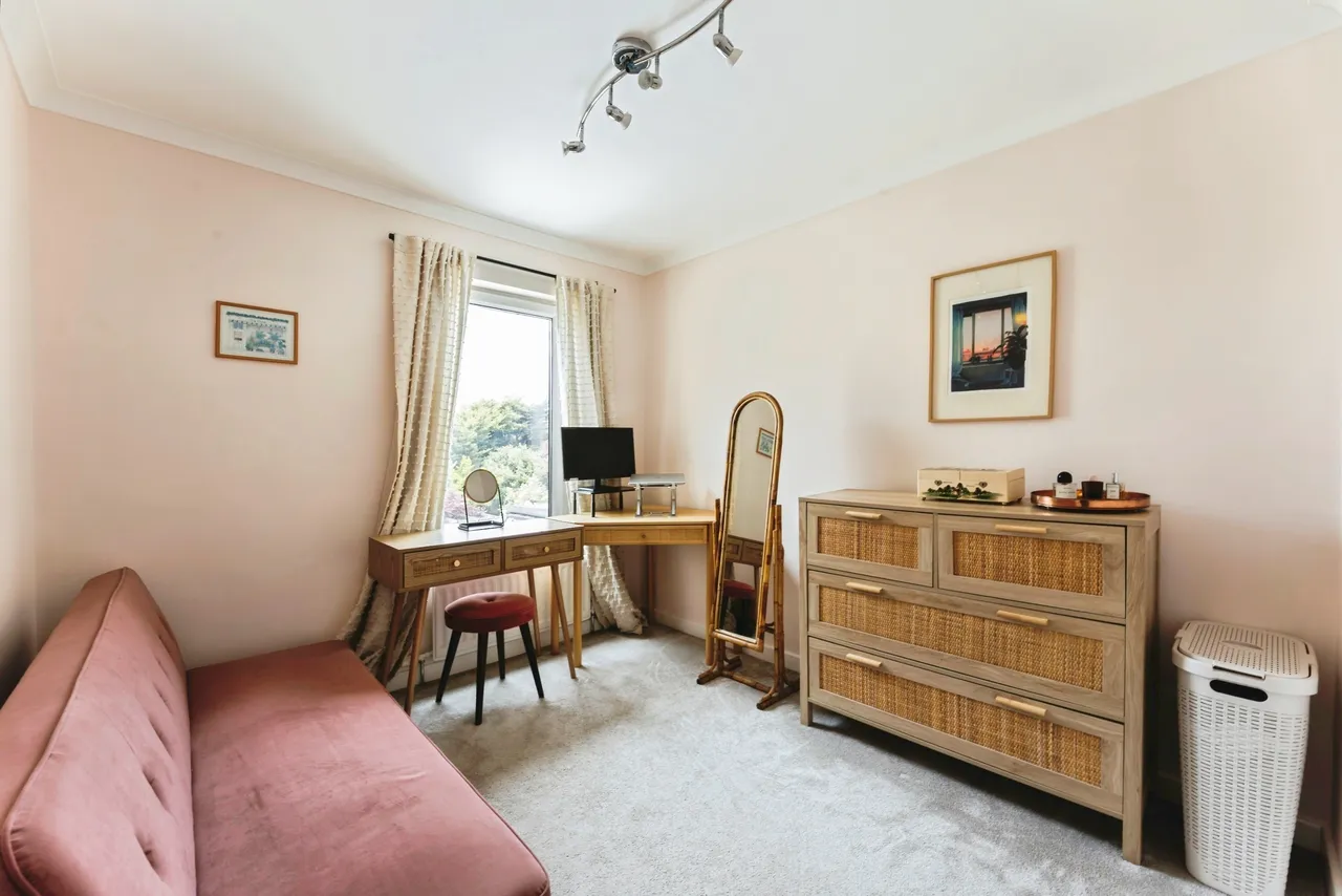 Salisbury Road, Gidea Park, RM2, photo 12