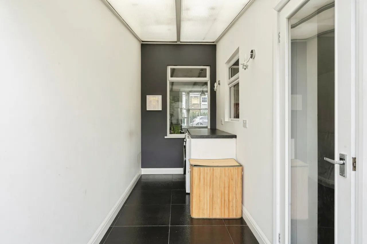 Salisbury Road, Gidea Park, RM2, photo 13